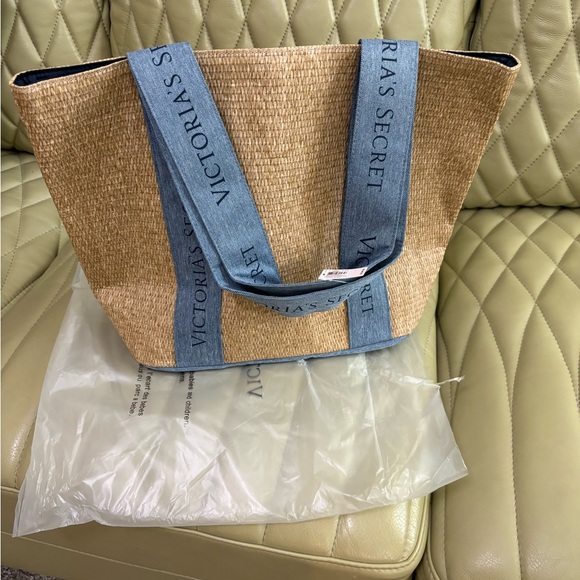 Victoria's Secret Handbags - Victoria’s Secret NWT - Summer Tote - too far to return!